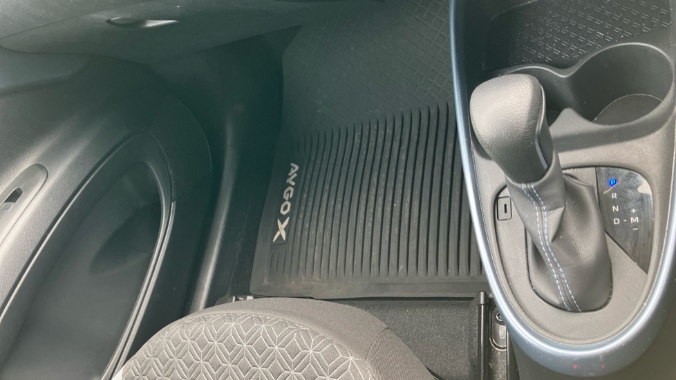 Toyota Aygo X 1.0 VVT-i Edge 5dr Auto Petrol Hatchback - Image 58