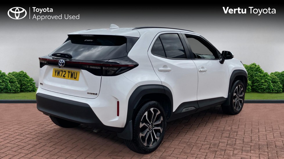 Toyota Yaris Cross 1.5 Hybrid Design 5dr CVT Hybrid Estate - Image 2