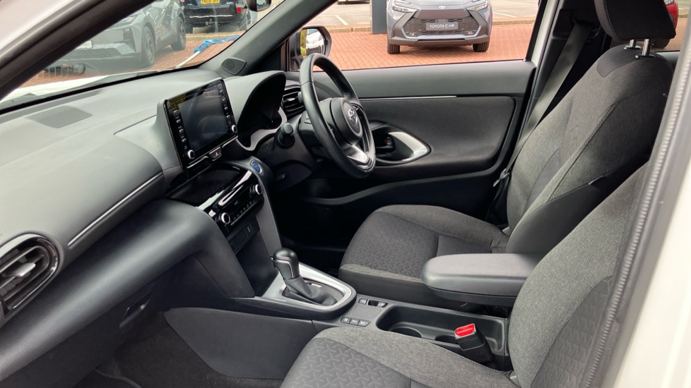 Toyota Yaris Cross 1.5 Hybrid Design 5dr CVT Hybrid Estate - Image 5