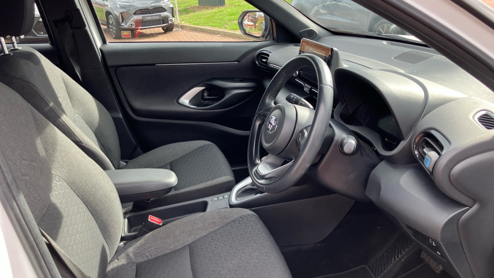 Toyota Yaris Cross 1.5 Hybrid Design 5dr CVT Hybrid Estate - Image 12