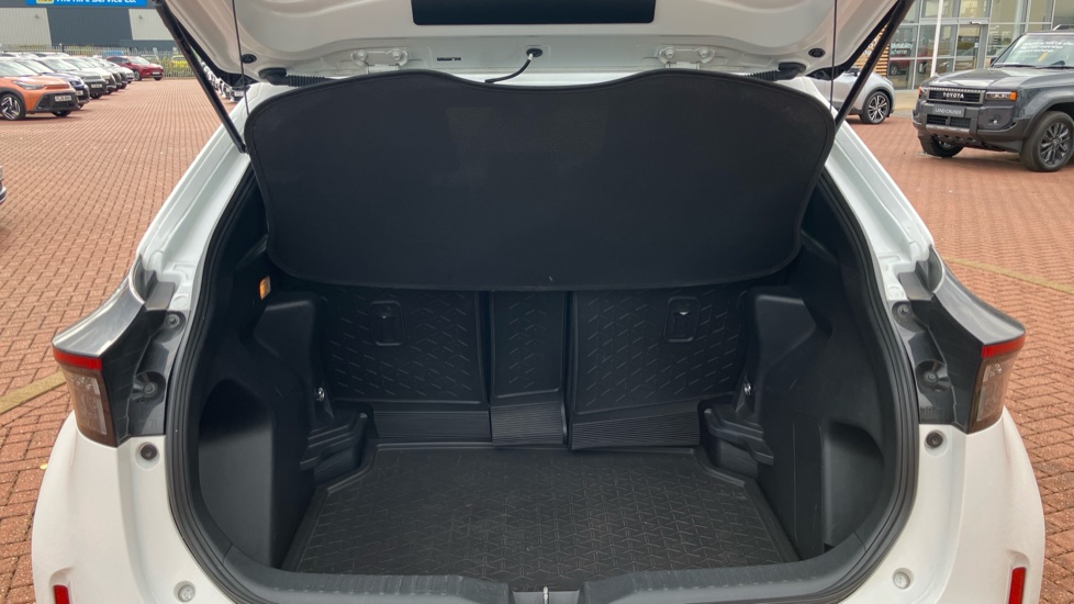 Toyota Yaris Cross 1.5 Hybrid Design 5dr CVT Hybrid Estate - Image 13