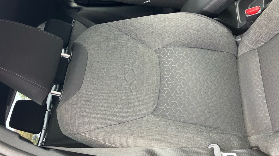 Toyota Yaris Cross 1.5 Hybrid Design 5dr CVT Hybrid Estate - Image 14