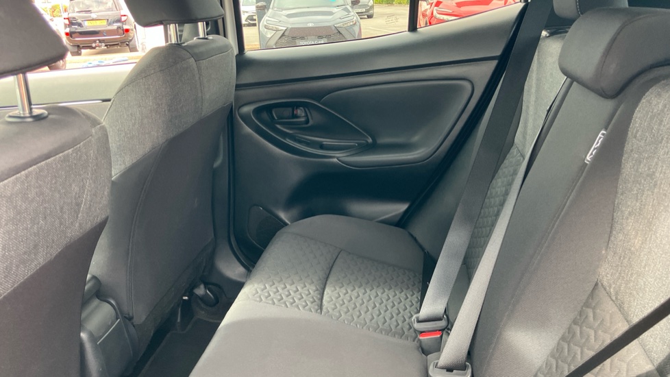 Toyota Yaris Cross 1.5 Hybrid Design 5dr CVT Hybrid Estate - Image 15