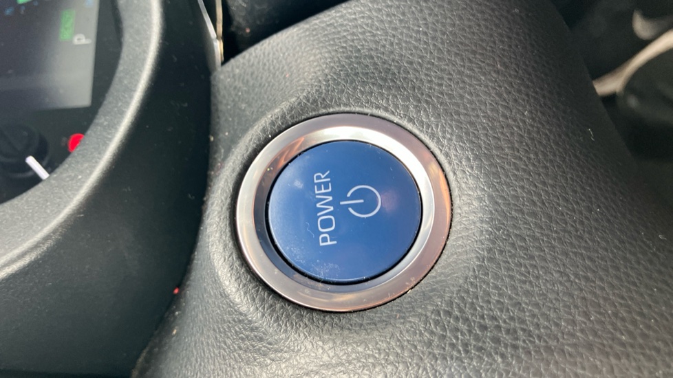 Toyota Yaris Cross 1.5 Hybrid Design 5dr CVT Hybrid Estate - Image 16