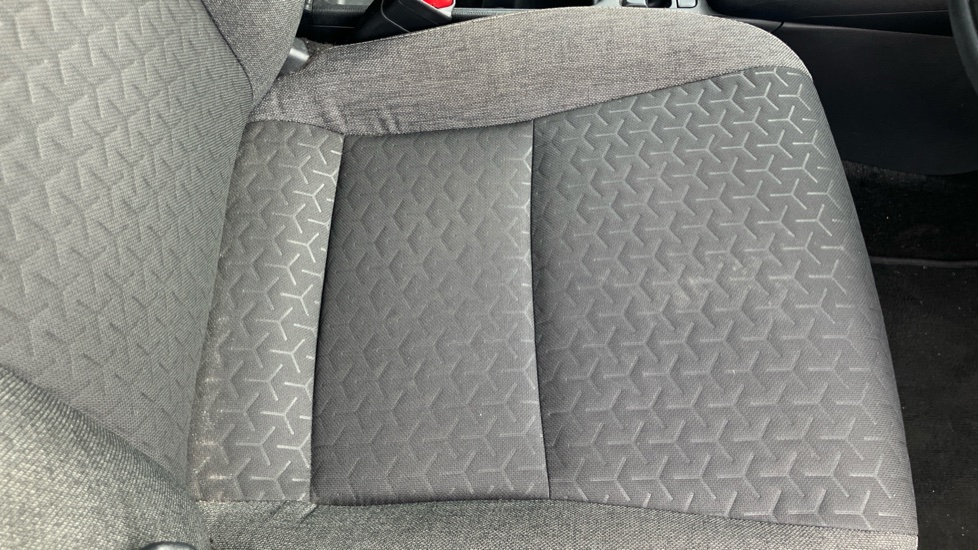 Toyota Yaris Cross 1.5 Hybrid Design 5dr CVT Hybrid Estate - Image 17