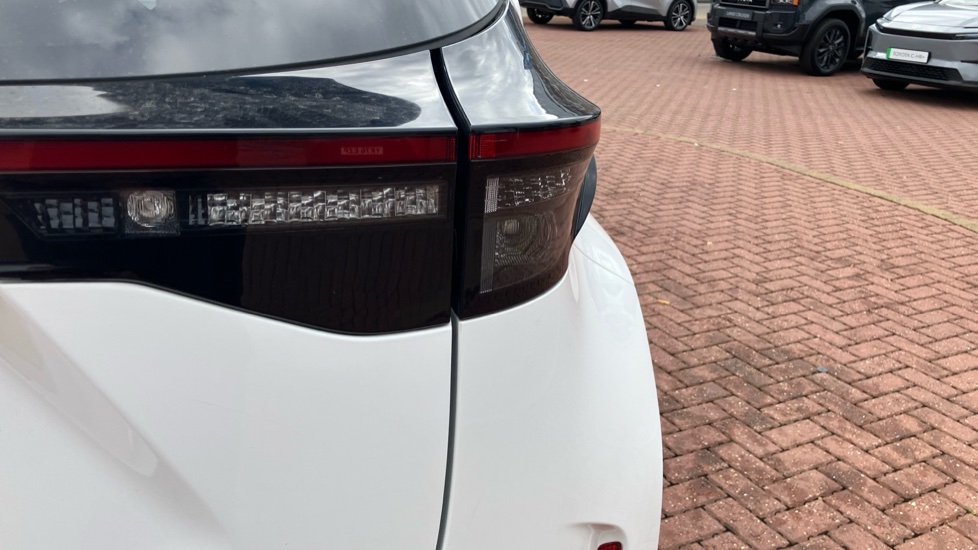 Toyota Yaris Cross 1.5 Hybrid Design 5dr CVT Hybrid Estate - Image 21