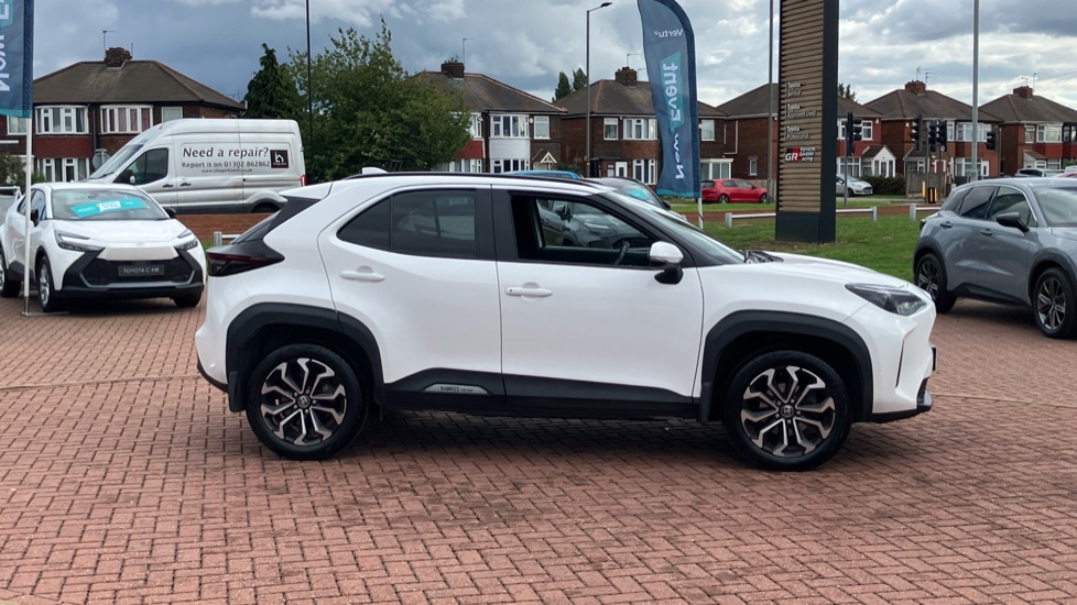 Toyota Yaris Cross 1.5 Hybrid Design 5dr CVT Hybrid Estate - Image 23