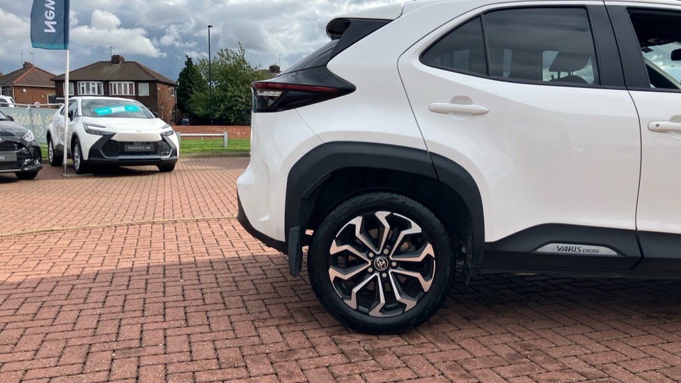 Toyota Yaris Cross 1.5 Hybrid Design 5dr CVT Hybrid Estate - Image 25