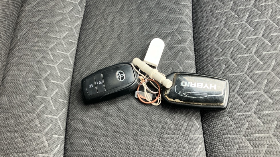 Toyota Yaris Cross 1.5 Hybrid Design 5dr CVT Hybrid Estate - Image 28