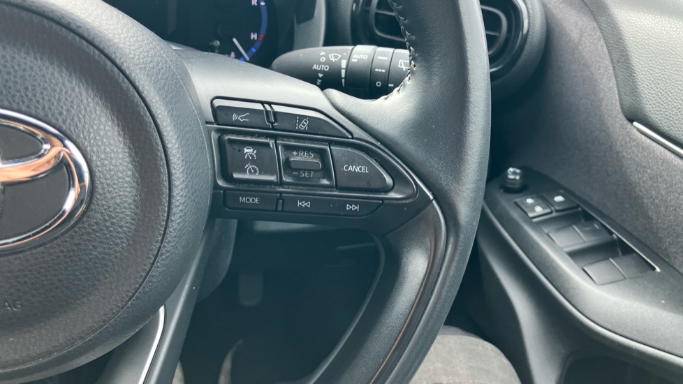 Toyota Yaris Cross 1.5 Hybrid Design 5dr CVT Hybrid Estate - Image 29