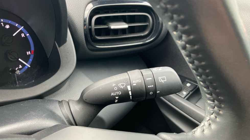 Toyota Yaris Cross 1.5 Hybrid Design 5dr CVT Hybrid Estate - Image 32
