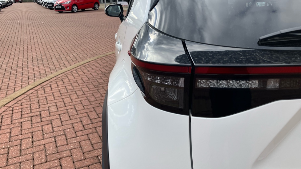 Toyota Yaris Cross 1.5 Hybrid Design 5dr CVT Hybrid Estate - Image 36
