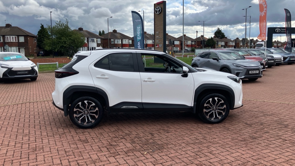 Toyota Yaris Cross 1.5 Hybrid Design 5dr CVT Hybrid Estate - Image 43