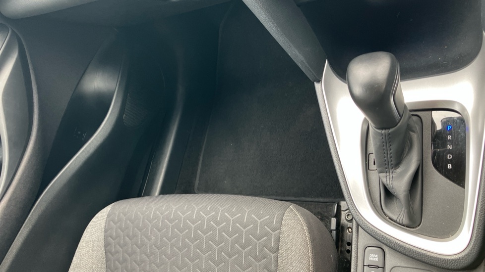 Toyota Yaris Cross 1.5 Hybrid Design 5dr CVT Hybrid Estate - Image 57