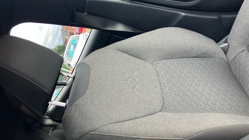 Toyota Yaris Cross 1.5 Hybrid Design 5dr CVT Hybrid Estate - Image 59