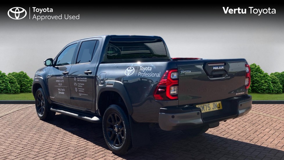 Toyota Hilux Diesel Invincible X D/Cab Pick Up 2.8 D 48V Auto - Image 4
