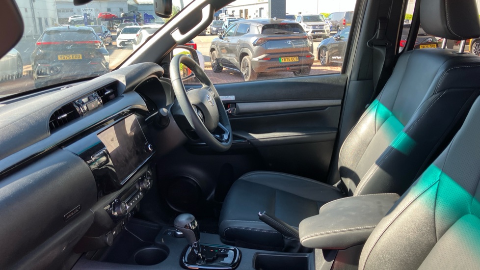 Toyota Hilux Diesel Invincible X D/Cab Pick Up 2.8 D 48V Auto - Image 5
