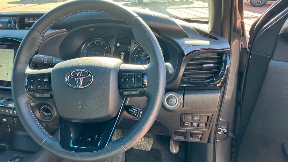 Toyota Hilux Diesel Invincible X D/Cab Pick Up 2.8 D 48V Auto - Image 10