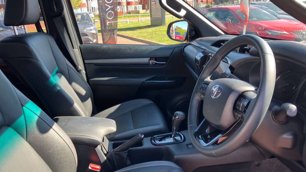 Toyota Hilux Diesel Invincible X D/Cab Pick Up 2.8 D 48V Auto - Image 12
