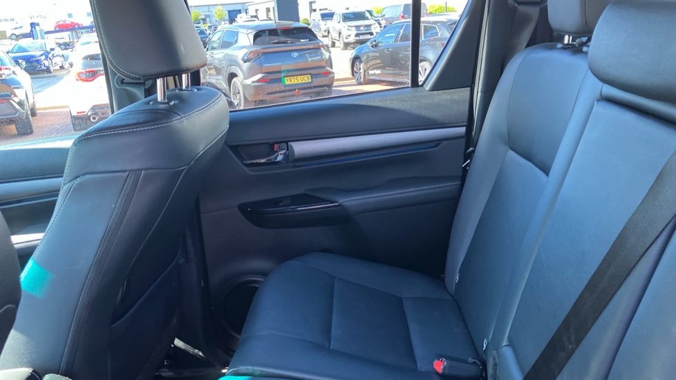 Toyota Hilux Diesel Invincible X D/Cab Pick Up 2.8 D 48V Auto - Image 15