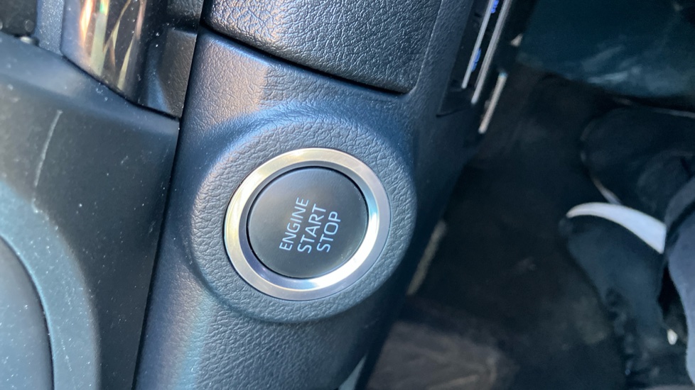 Toyota Hilux Diesel Invincible X D/Cab Pick Up 2.8 D 48V Auto - Image 16