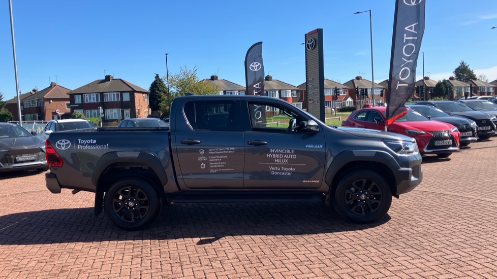 Toyota Hilux Diesel Invincible X D/Cab Pick Up 2.8 D 48V Auto - Image 23