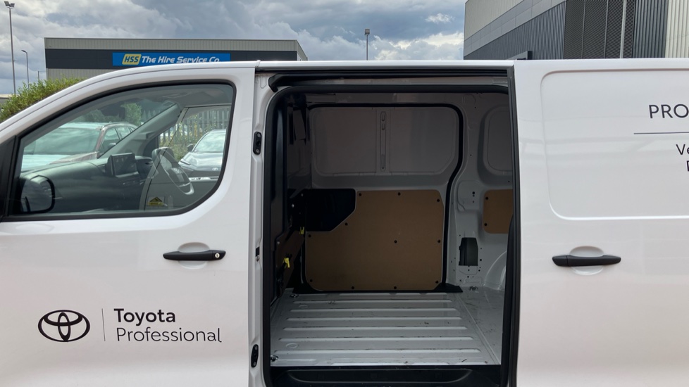 Toyota Proace L1 Diesel 1.5D 120 Icon Van - Image 15