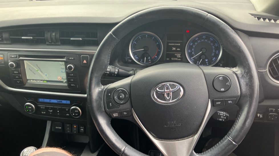 Toyota Auris 1.6 V-Matic Excel 5dr Petrol Hatchback - Image 7