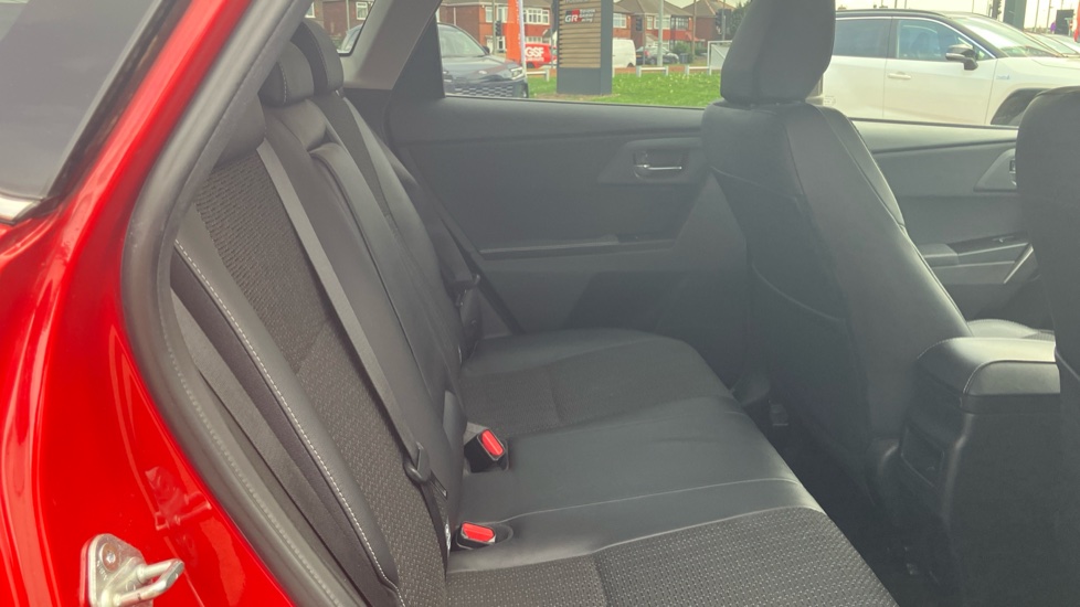 Toyota Auris 1.6 V-Matic Excel 5dr Petrol Hatchback - Image 8