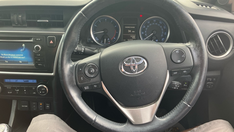 Toyota Auris 1.6 V-Matic Excel 5dr Petrol Hatchback - Image 10