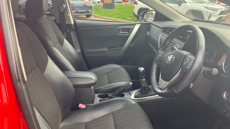 Toyota Auris 1.6 V-Matic Excel 5dr Petrol Hatchback - Image 12