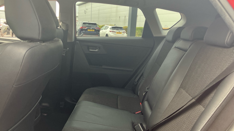 Toyota Auris 1.6 V-Matic Excel 5dr Petrol Hatchback - Image 15