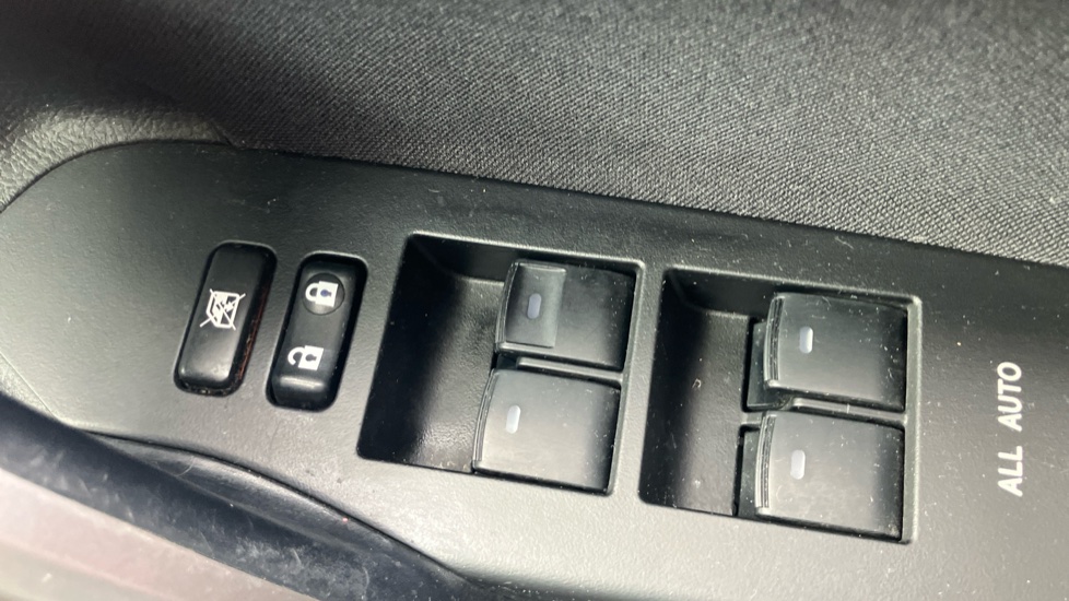 Toyota Auris 1.6 V-Matic Excel 5dr Petrol Hatchback - Image 30