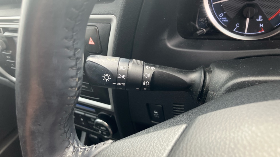 Toyota Auris 1.6 V-Matic Excel 5dr Petrol Hatchback - Image 31