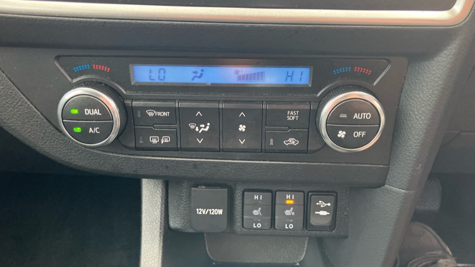 Toyota Auris 1.6 V-Matic Excel 5dr Petrol Hatchback - Image 33