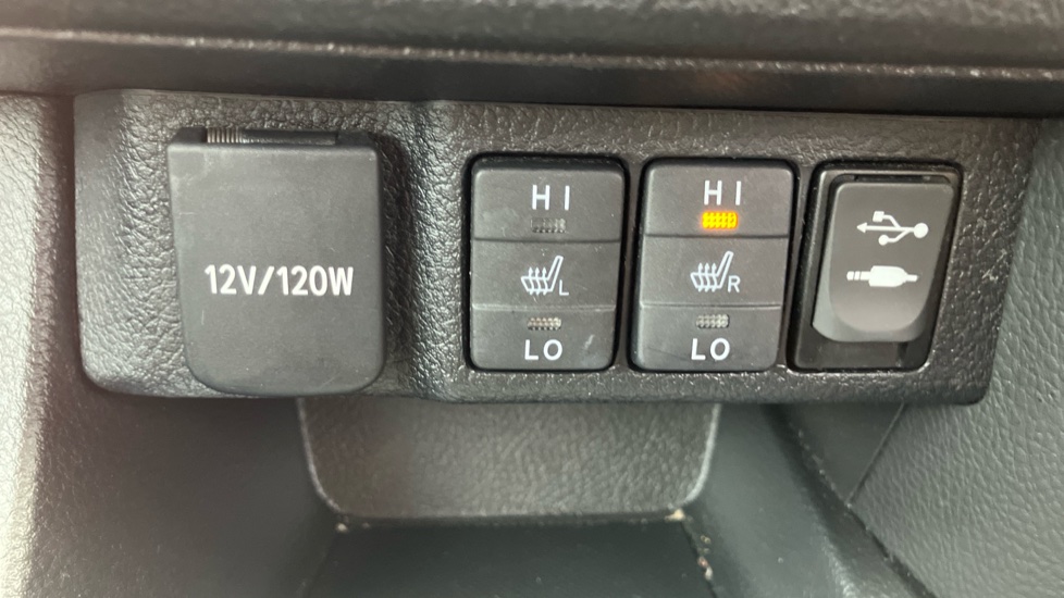 Toyota Auris 1.6 V-Matic Excel 5dr Petrol Hatchback - Image 35