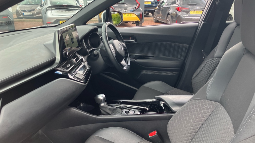 Toyota C-HR 1.8 Hybrid Design 5dr CVT Hybrid Hatchback - Image 5