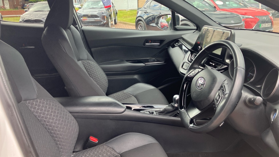 Toyota C-HR 1.8 Hybrid Design 5dr CVT Hybrid Hatchback - Image 12