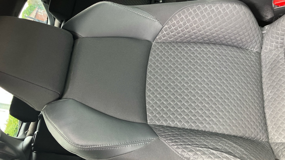 Toyota C-HR 1.8 Hybrid Design 5dr CVT Hybrid Hatchback - Image 14