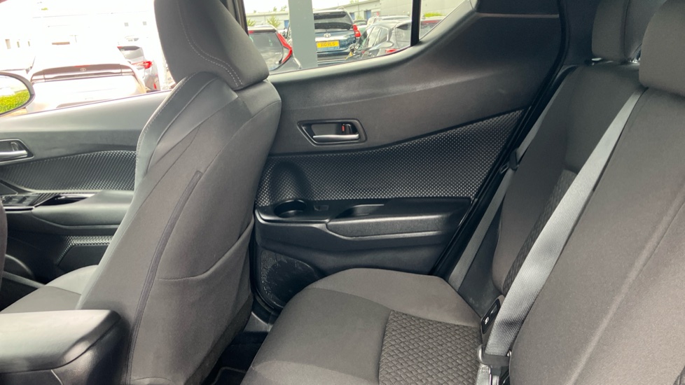 Toyota C-HR 1.8 Hybrid Design 5dr CVT Hybrid Hatchback - Image 15