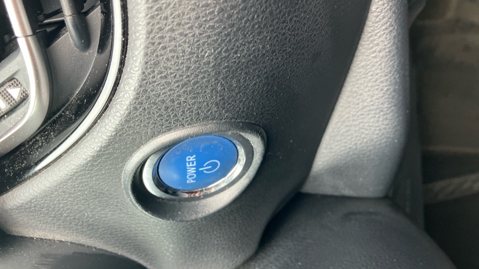 Toyota C-HR 1.8 Hybrid Design 5dr CVT Hybrid Hatchback - Image 16