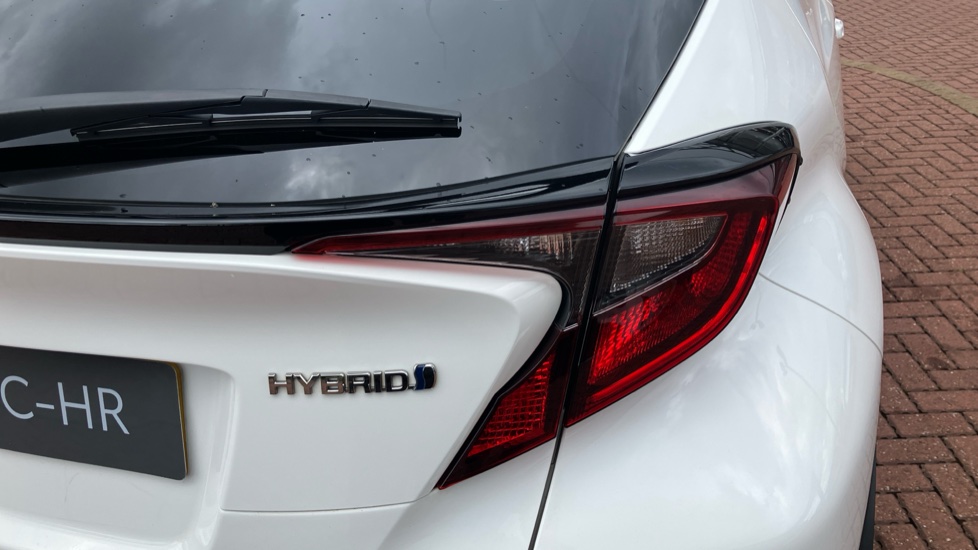 Toyota C-HR 1.8 Hybrid Design 5dr CVT Hybrid Hatchback - Image 21