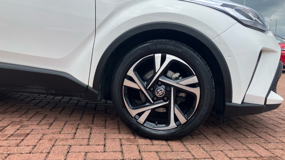 Toyota C-HR 1.8 Hybrid Design 5dr CVT Hybrid Hatchback - Image 25
