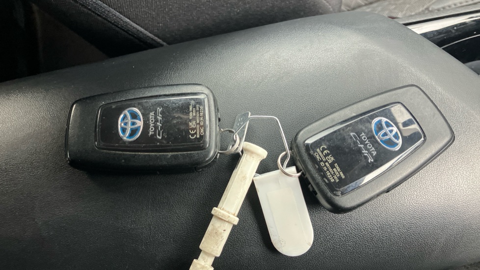 Toyota C-HR 1.8 Hybrid Design 5dr CVT Hybrid Hatchback - Image 28