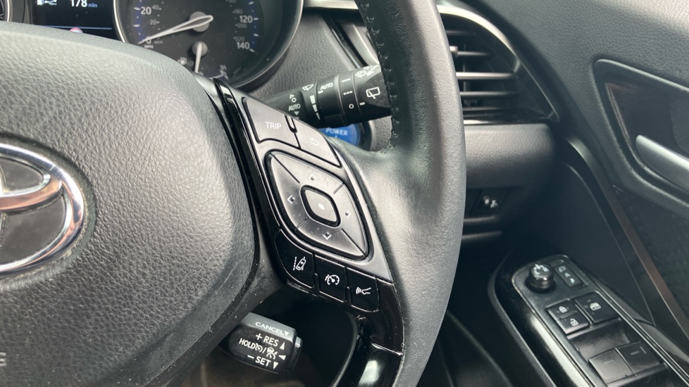 Toyota C-HR 1.8 Hybrid Design 5dr CVT Hybrid Hatchback - Image 29