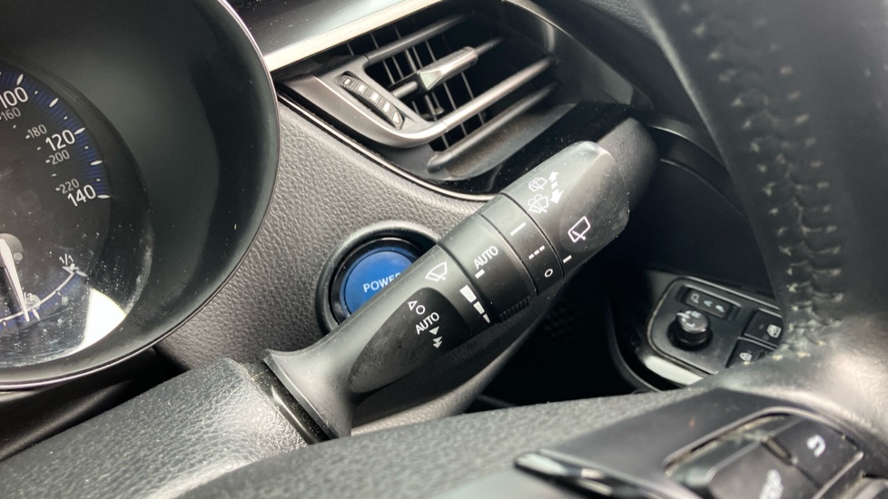 Toyota C-HR 1.8 Hybrid Design 5dr CVT Hybrid Hatchback - Image 32