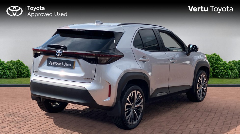 Toyota Yaris Cross 1.5 Hybrid Excel 5dr CVT Hybrid Estate - Image 2