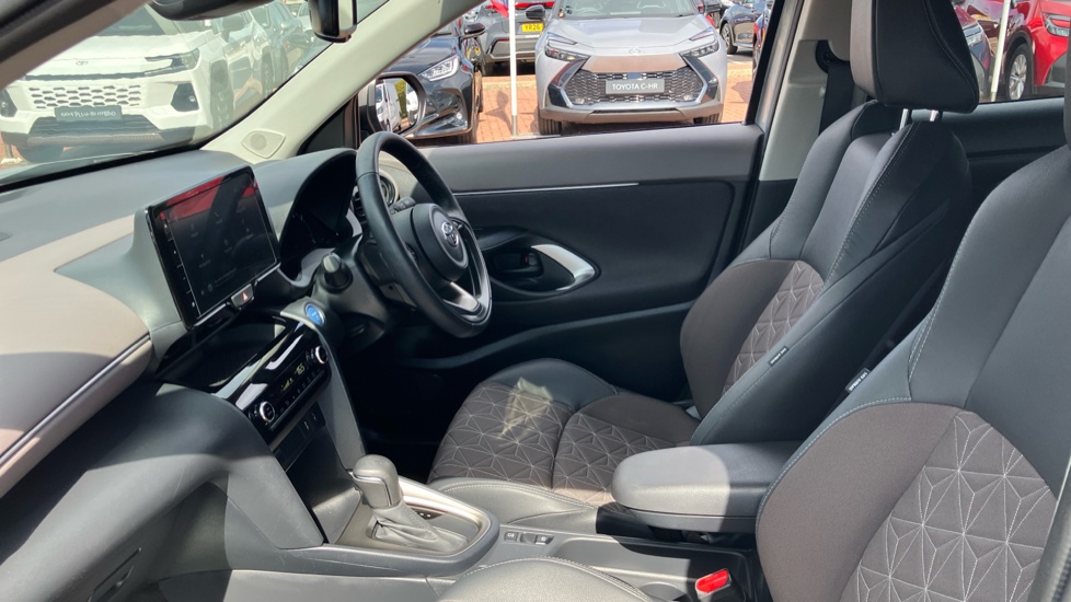 Toyota Yaris Cross 1.5 Hybrid Excel 5dr CVT Hybrid Estate - Image 5