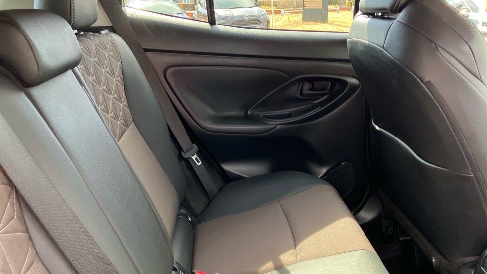 Toyota Yaris Cross 1.5 Hybrid Excel 5dr CVT Hybrid Estate - Image 8