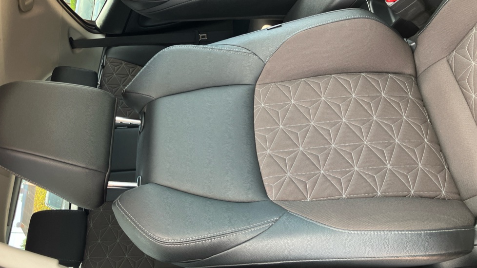 Toyota Yaris Cross 1.5 Hybrid Excel 5dr CVT Hybrid Estate - Image 14